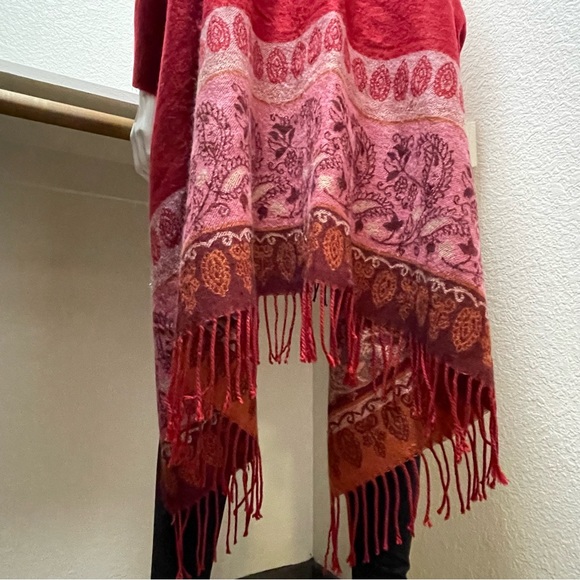 V.FRAAS ❤️ Rare Red Paisley Pattern, Ruana/ Poncho Cape with Twisted Fringes - Picture 5 of 7